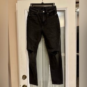 AE Strigid Mom Jean Black distressed